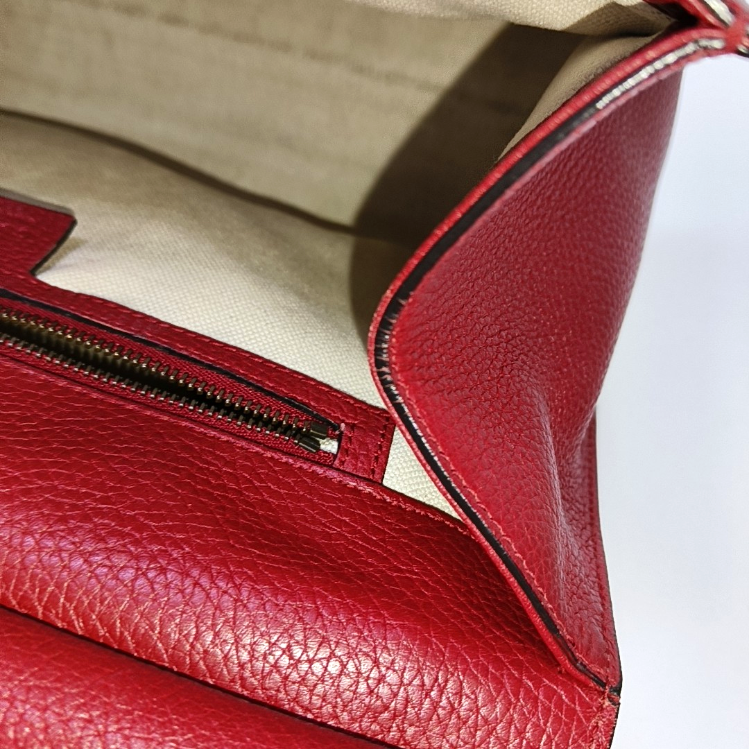 Authenticated pre-owned  GG Marmont Top Handle Small Calfskin Red - Shoulder Bag at Looply