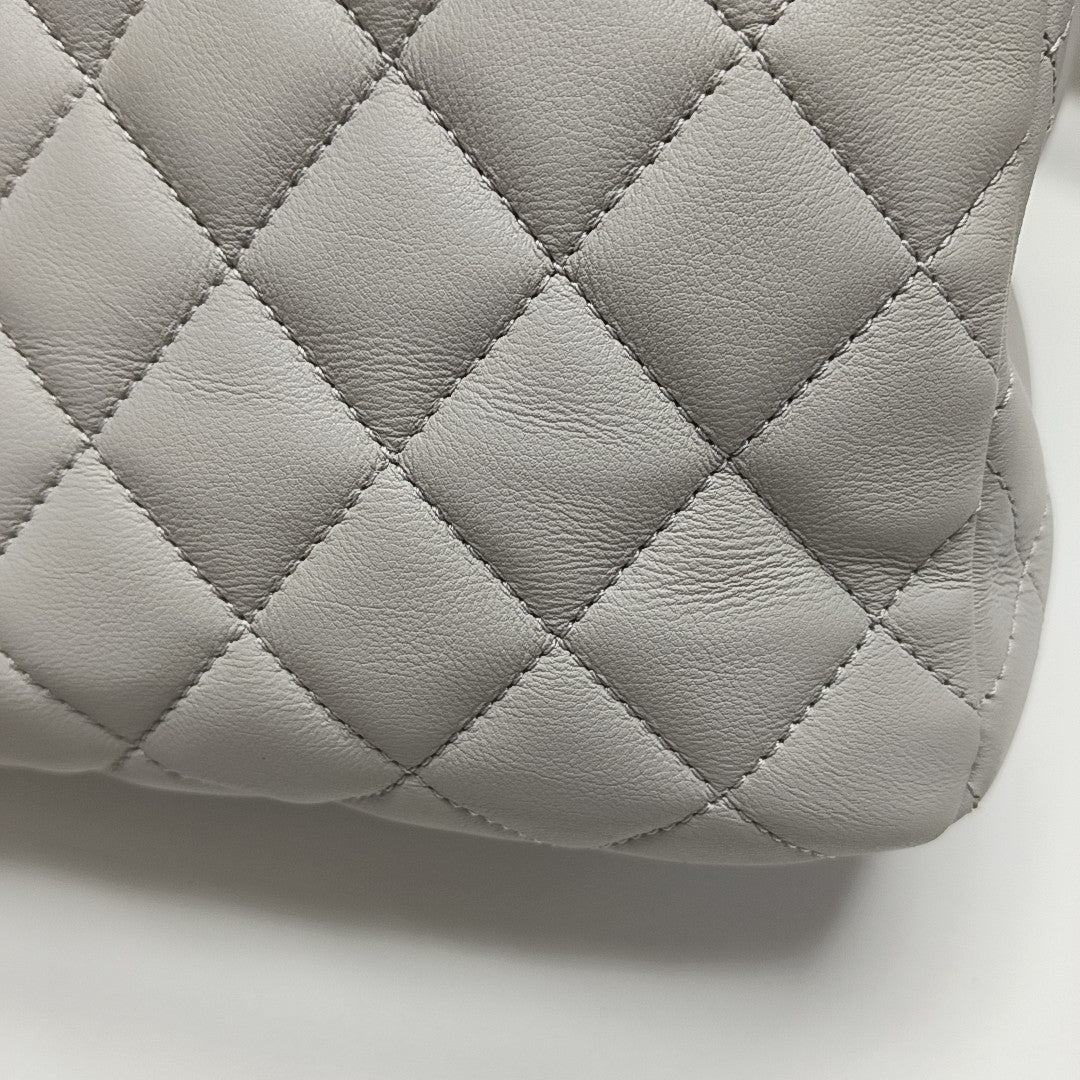 CLASSIC CC SHOPPING TOTE Large Quilted Calfskin Gray