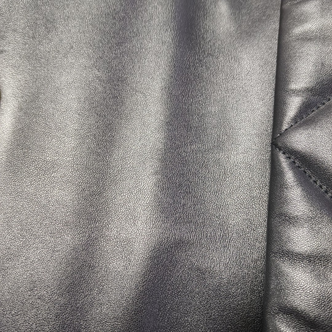 CHANEL 19 Mediano Piel de Cordero Acolchada Negra