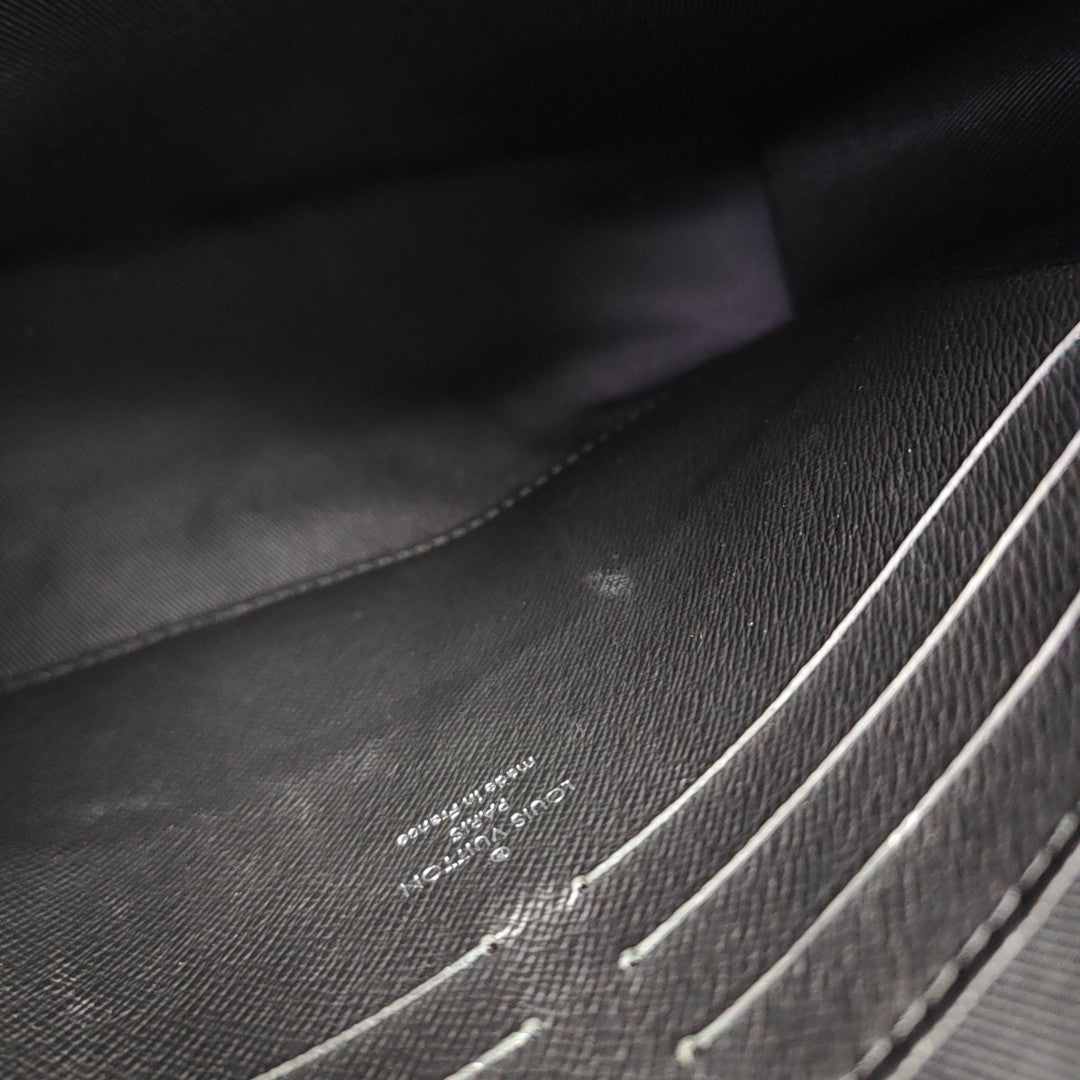 Pochette Voyag MM Damier Graphite Coated Canvas Gray