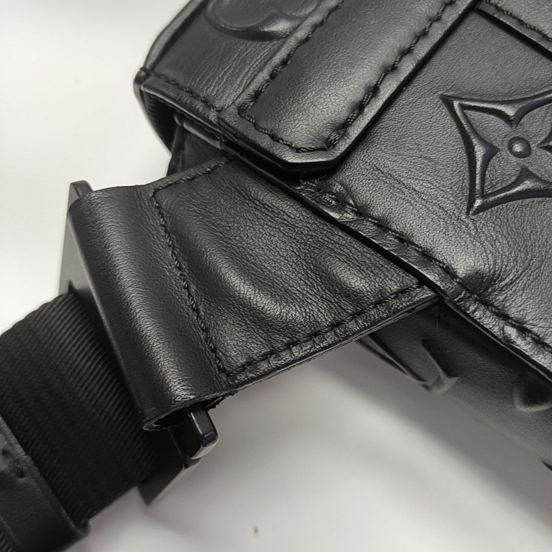 TRUNK Calfskin Black