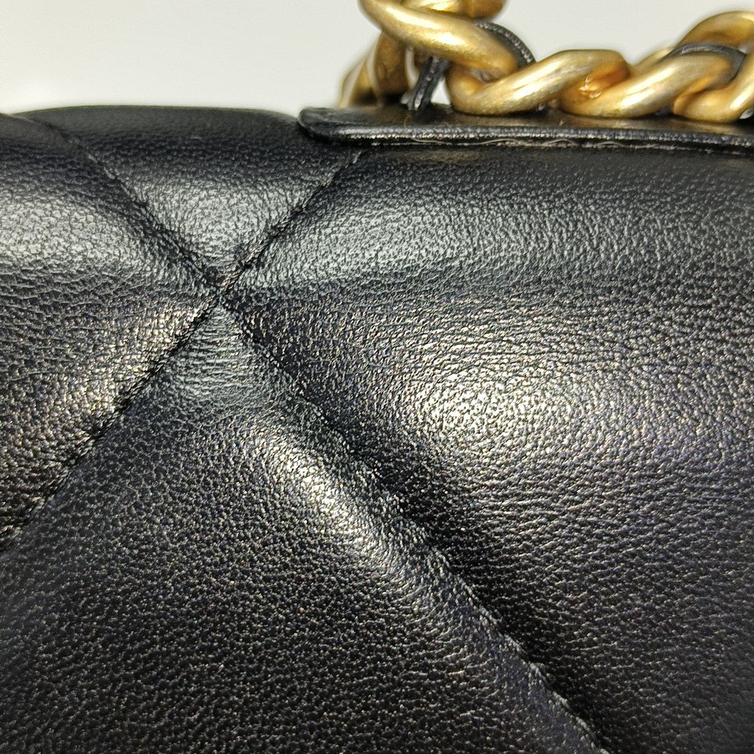 Chanel 19 WOC Piel de Cordero Acolchada Negra