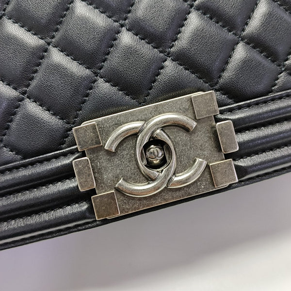 BOY CHANEL Medium Quilted Calfskin Black