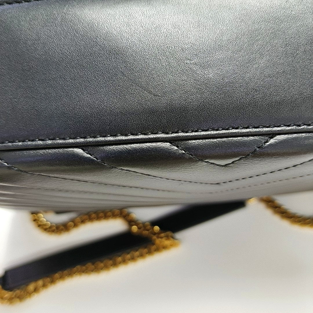 Authenticated pre-owned  ENVELOPE Large Chevron, Quilted Calfskin Black - Shoulder Bag at Looply