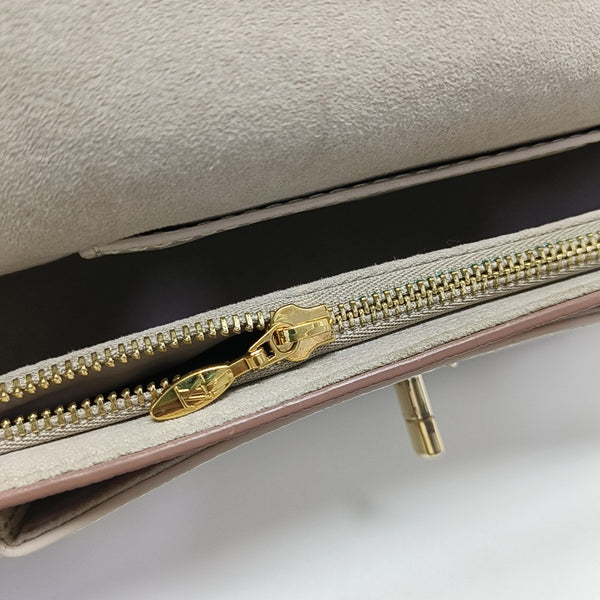 Authenticated pre-owned  LOCKME TENDER Calfskin Pink - Shoulder Bag at Looply