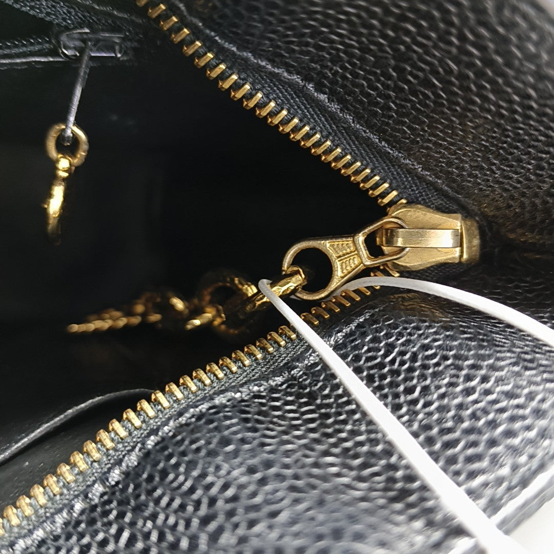 MEDALLION Quilted Grained Calfskin Black