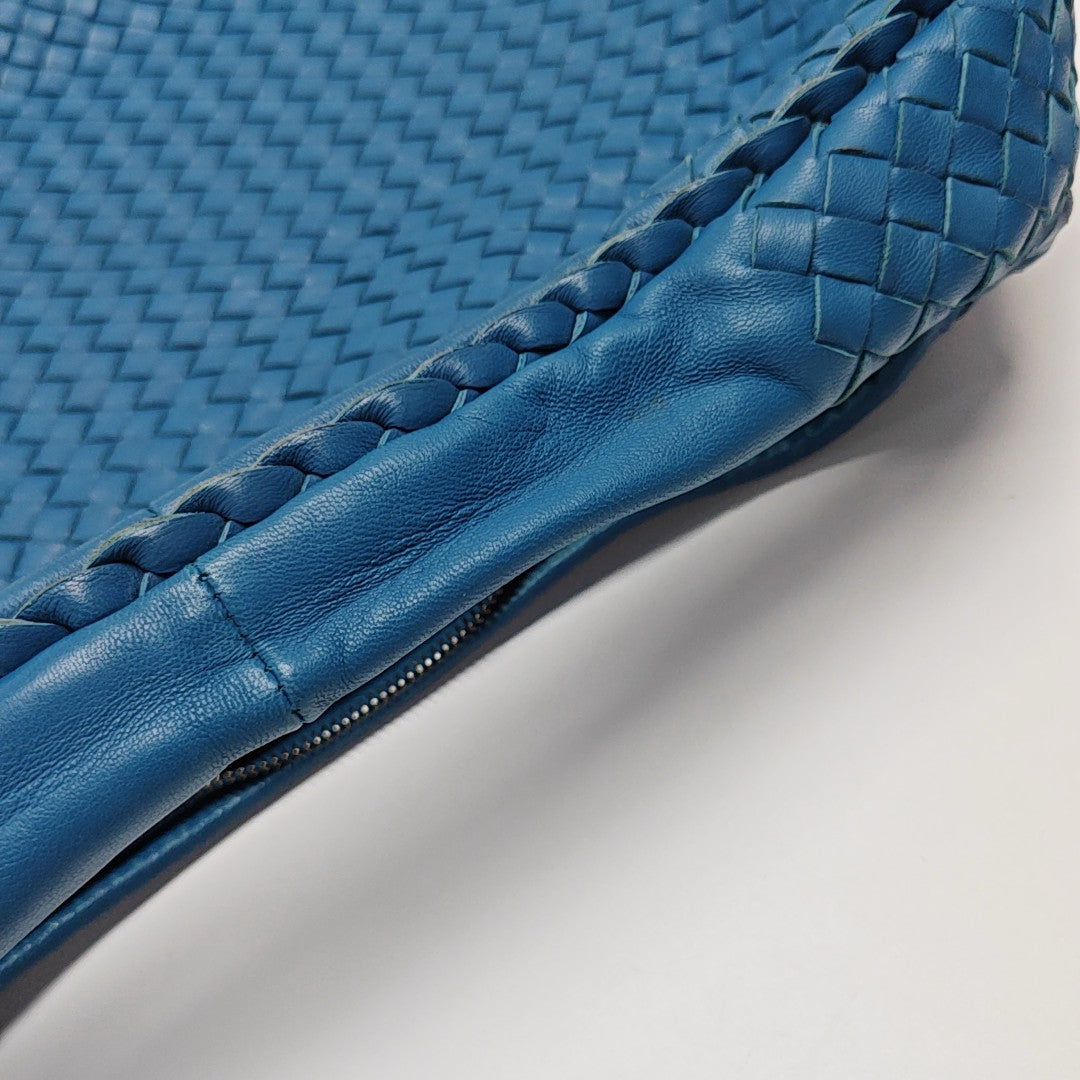 Veneta Large Calfskin Blue