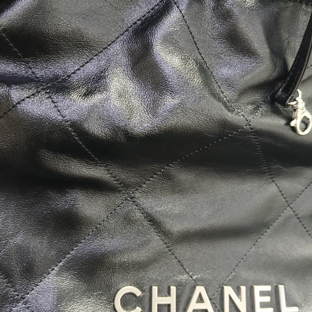 CHANEL 22 Small Quilted Calfskin Black