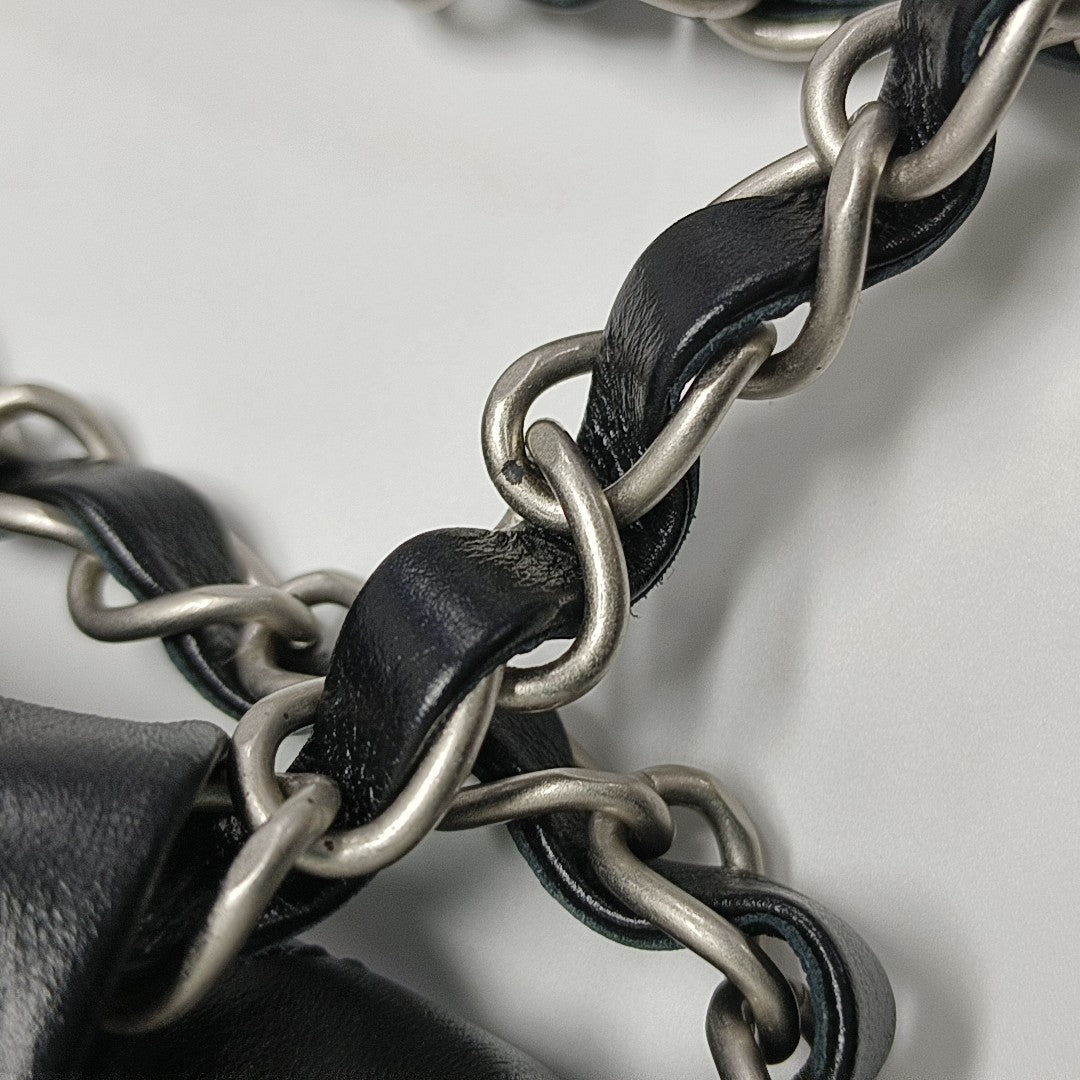 CHANEL 22 Medium Quilted Calfskin Black
