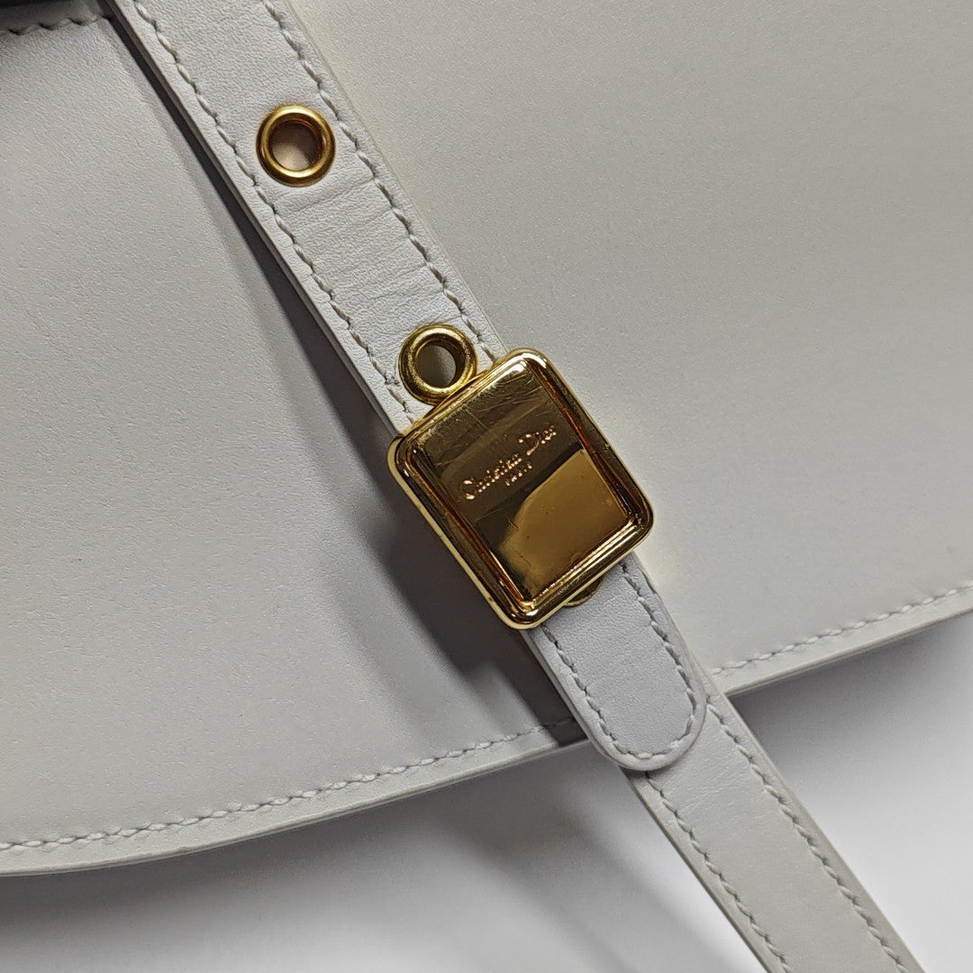 Bobby Medium Calfskin White
