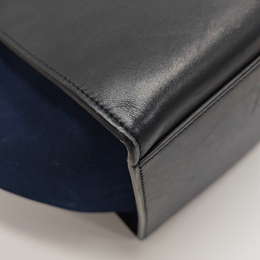 TRAPEZE Medium Calfskin Blue