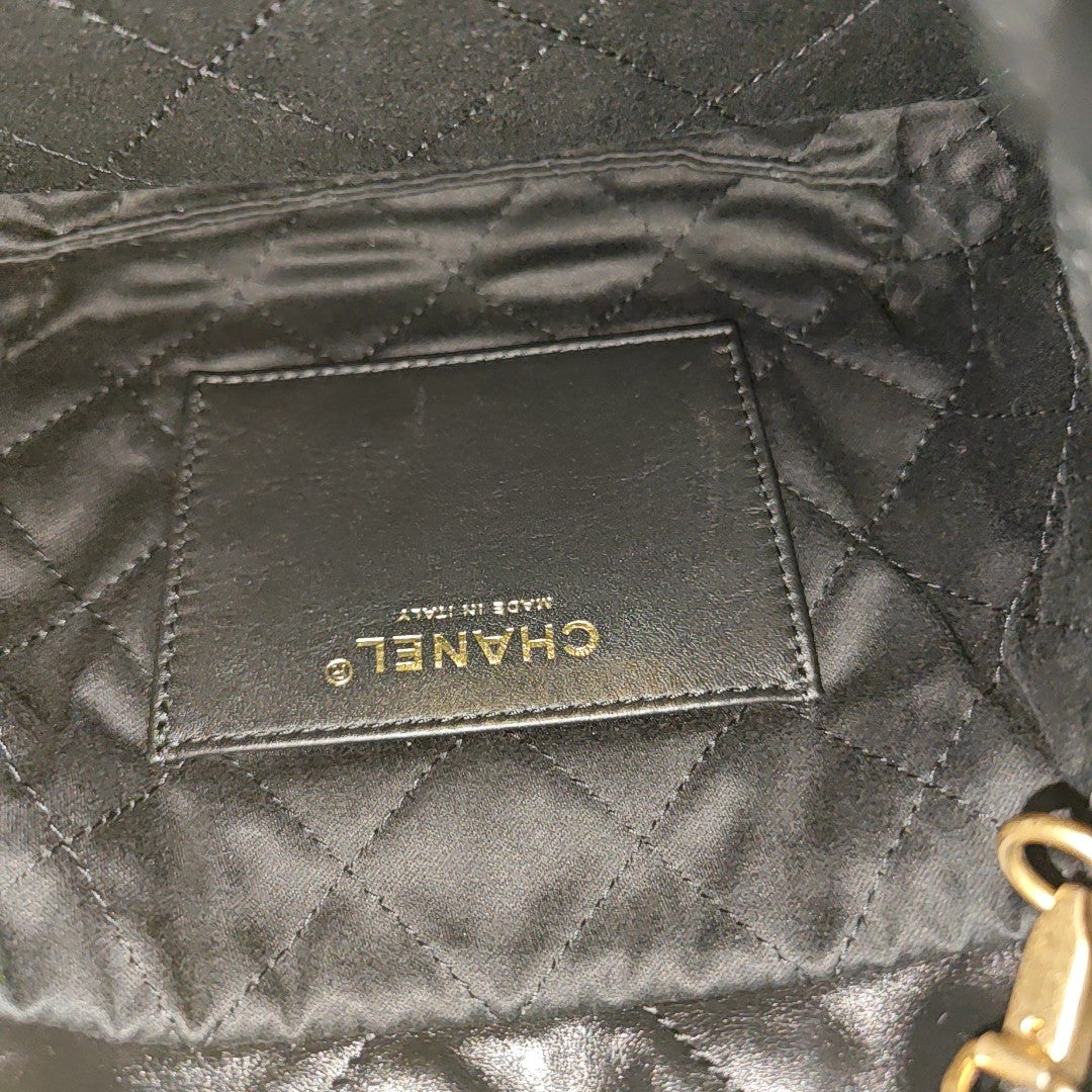 CHANEL 22 Mini Quilted Calfskin Black