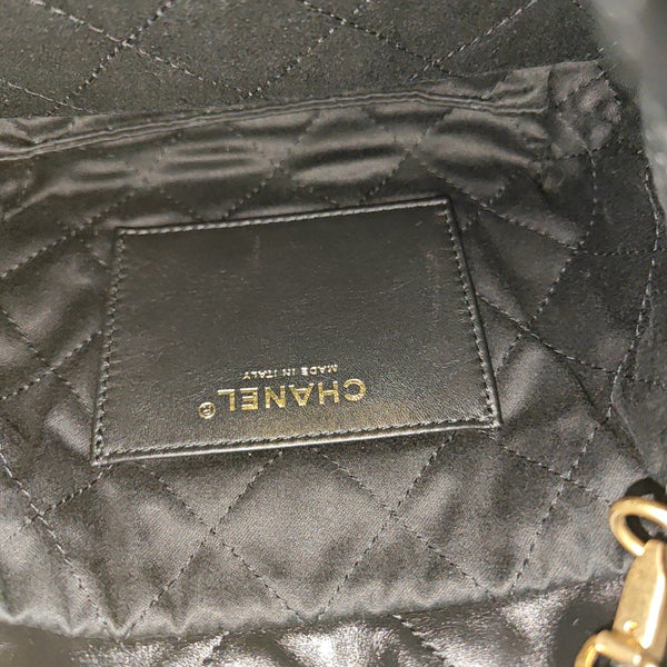 CHANEL 22 Mini Quilted Calfskin Black