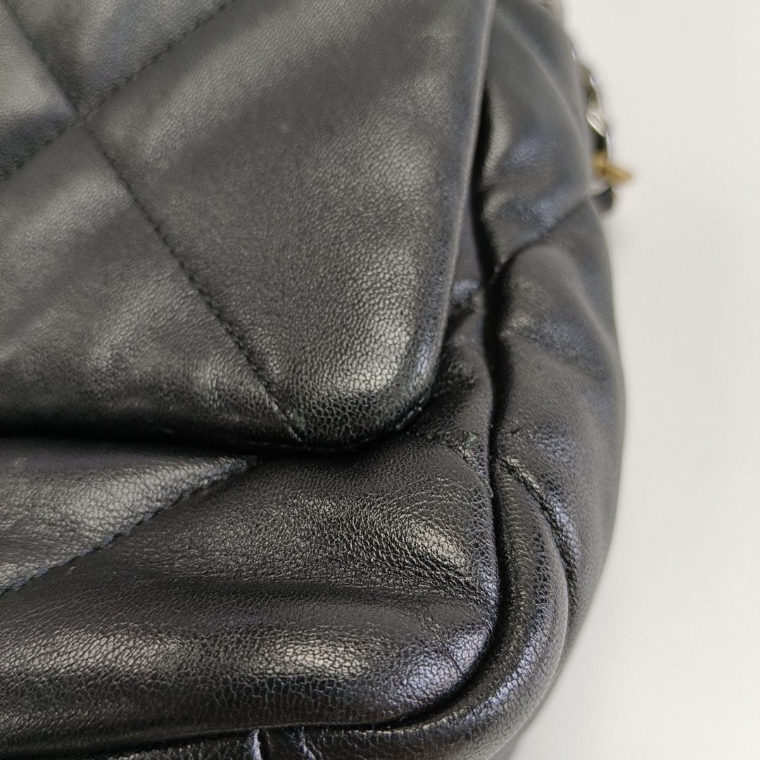 CHANEL 19 Pequeño Piel de Cordero Acolchada Negro