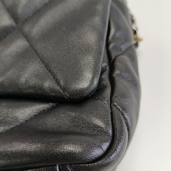 CHANEL 19 Pequeño Piel de Cordero Acolchada Negro