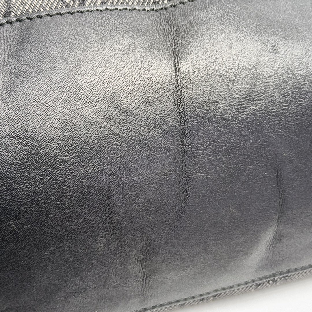 Monogram Canvas Black