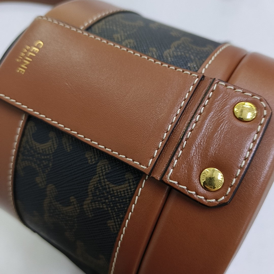 Authenticated pre-owned  TRIOMPHE Small Coated Canvas Brown - Shoulder Bag at Looply