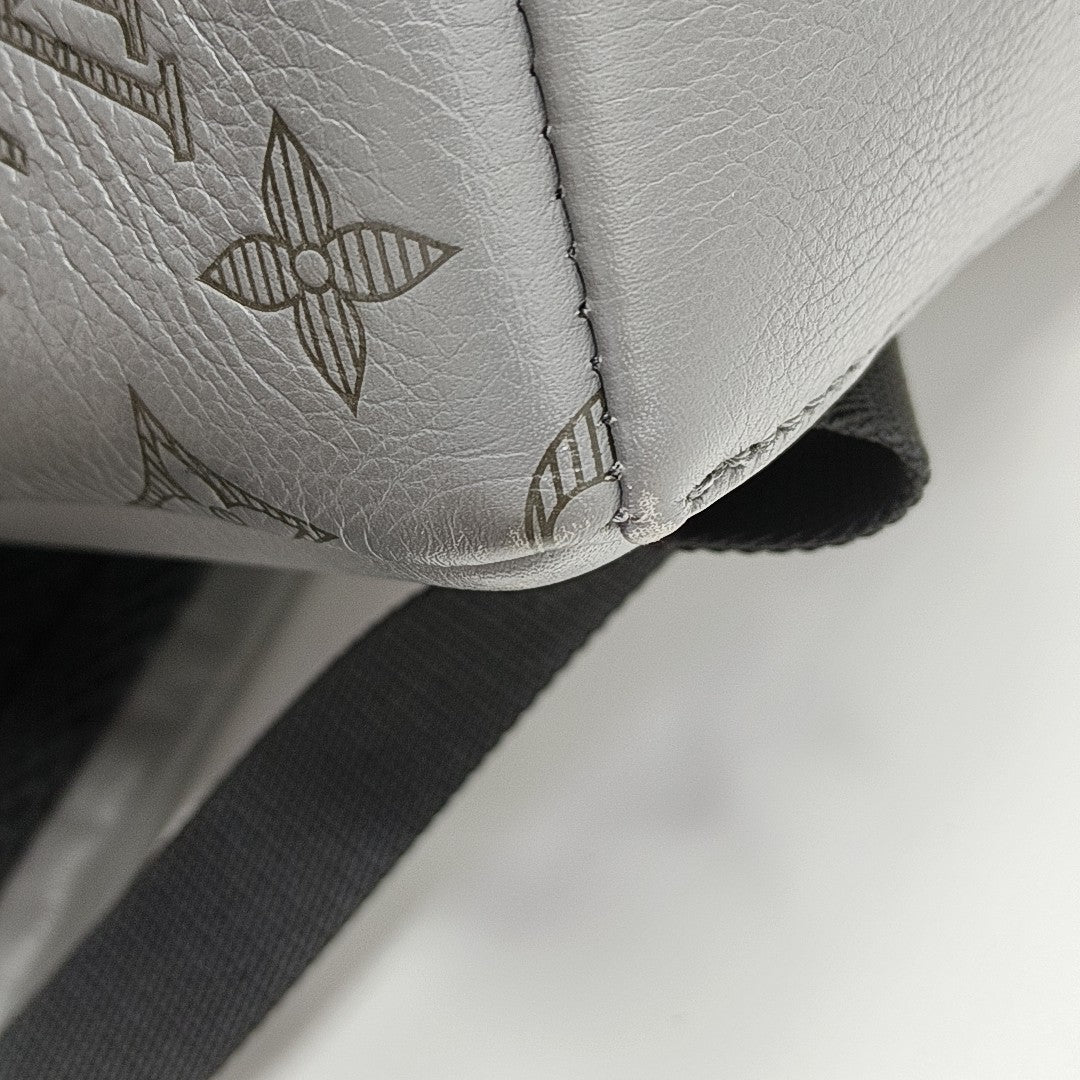 DISCOVERY Monogram Calfskin Gray