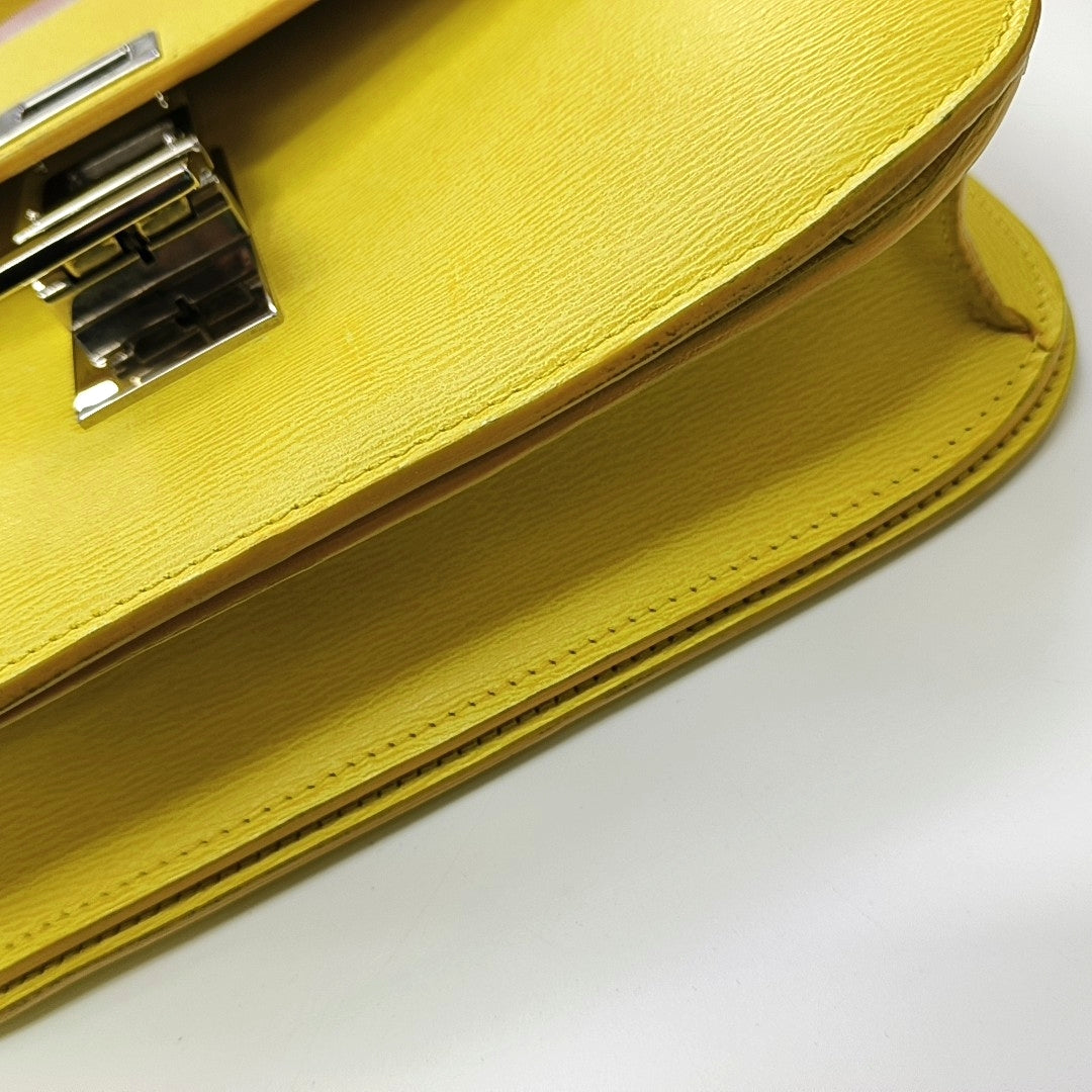 CLASSIC BOX Calfskin Yellow