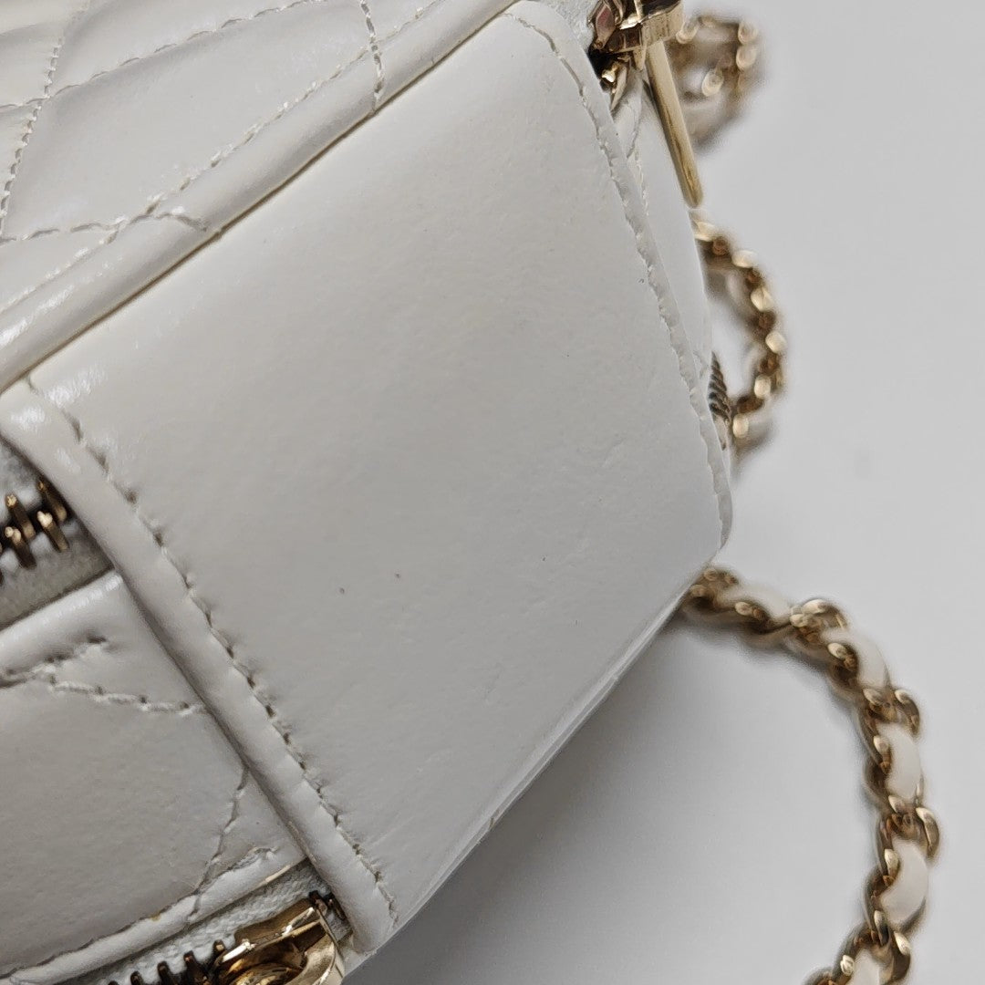 ROUND Quilted Lambskin White