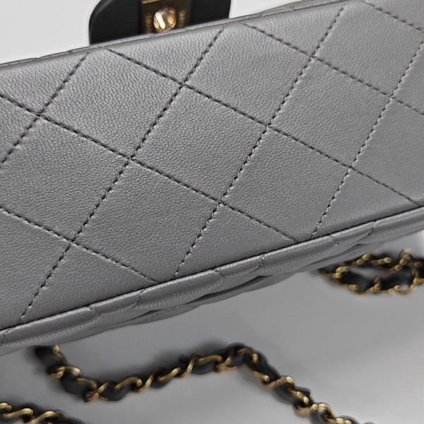 CLASSIC FLAP Medium Quilted Lambskin Gray