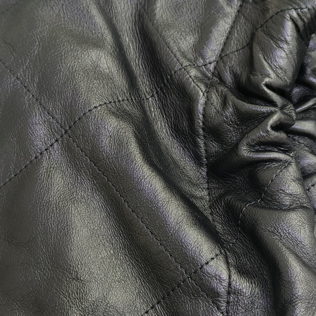 CHANEL 22 Medium Quilted Calfskin Black