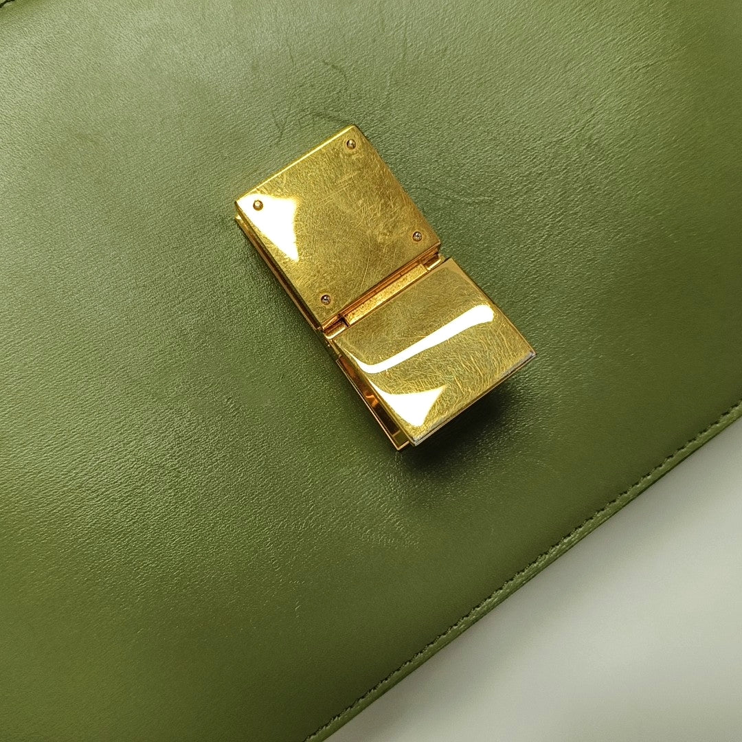 CLASSIC BOX Medium Calfskin Green