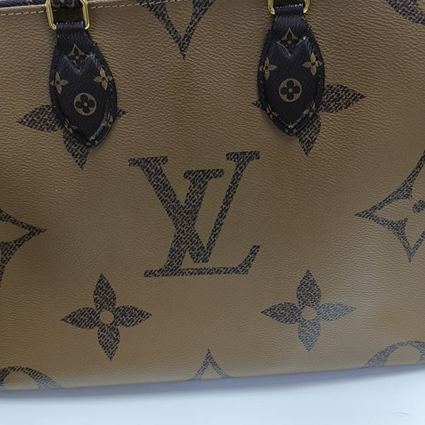 Onthego MM Lona revestida Monogram Marrón