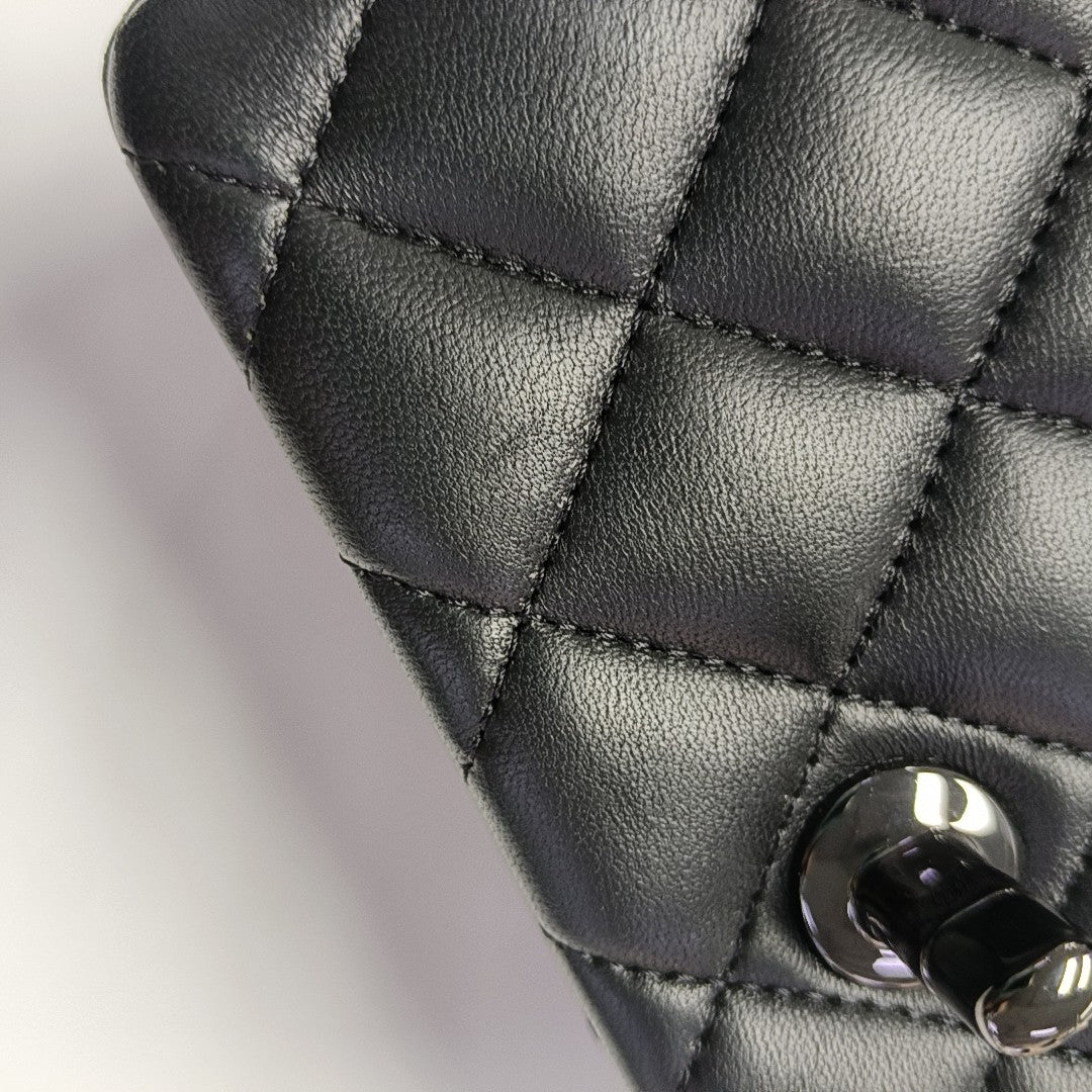 CLASSIC FLAP Mini Quilted Lambskin Black