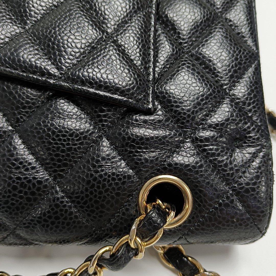 CLASSIC FLAP Medium Quilted Grained Calfskin Black