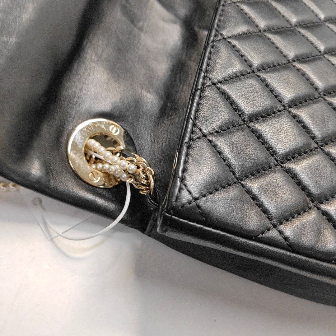 Medium Quilted Lambskin Black