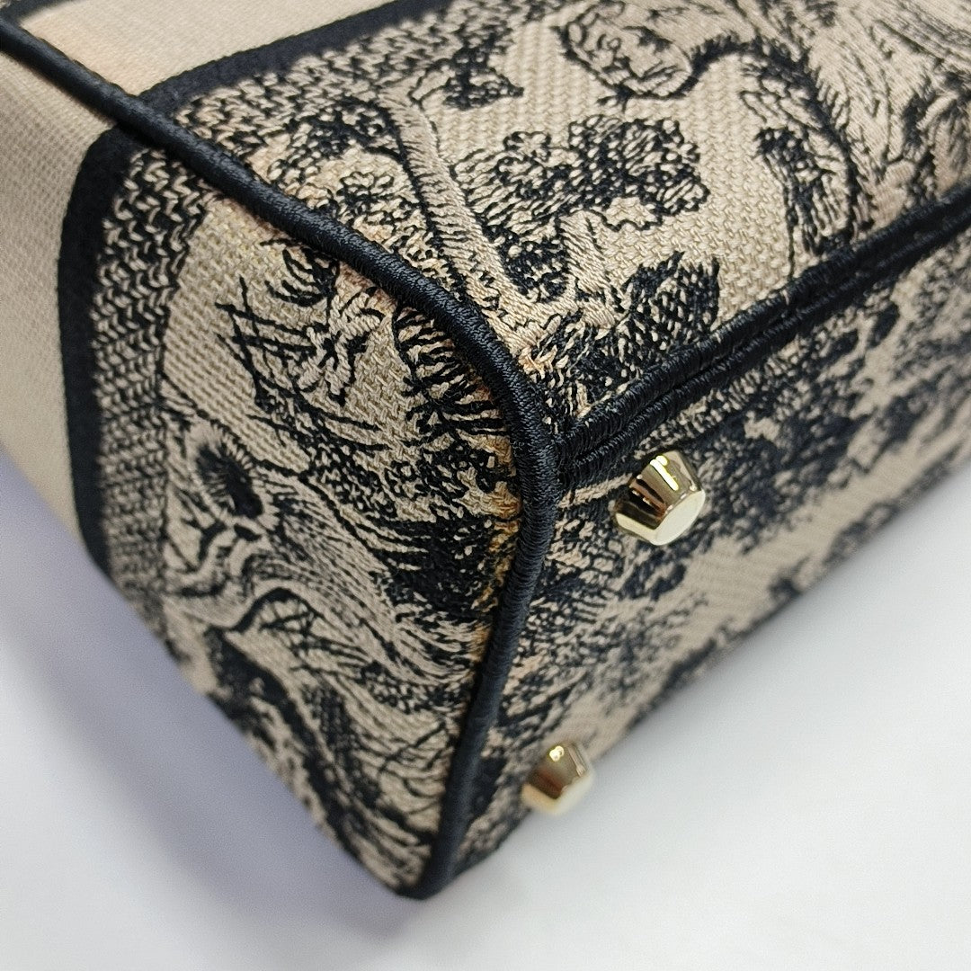 Authenticated pre-owned  Lady D-Lite Medium Canvas Beige - Shoulder Bag at Looply