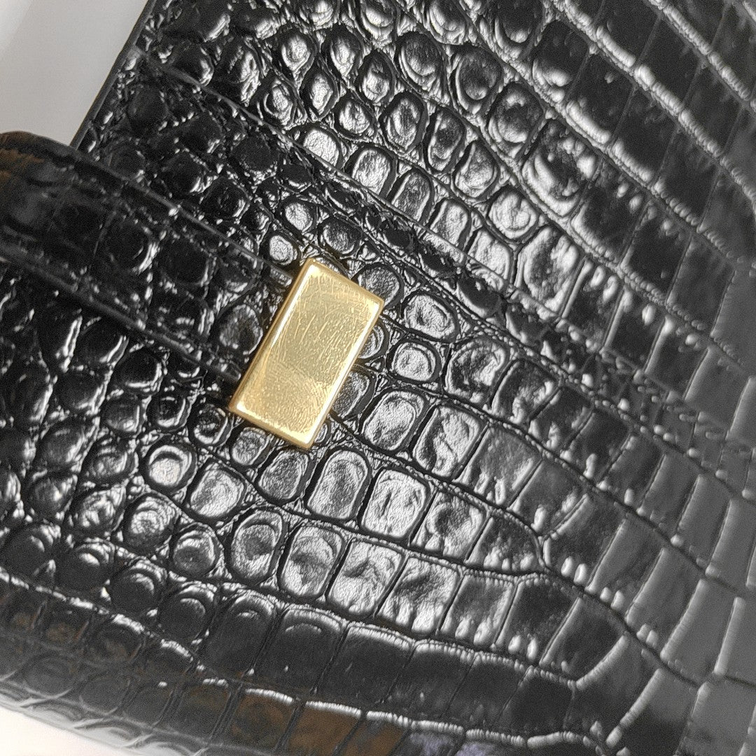 MANHATTAN Small Calfskin Black