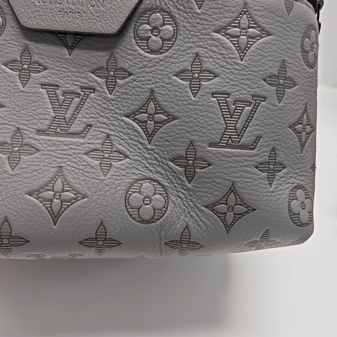 DISCOVERY Monogram Calfskin Gray