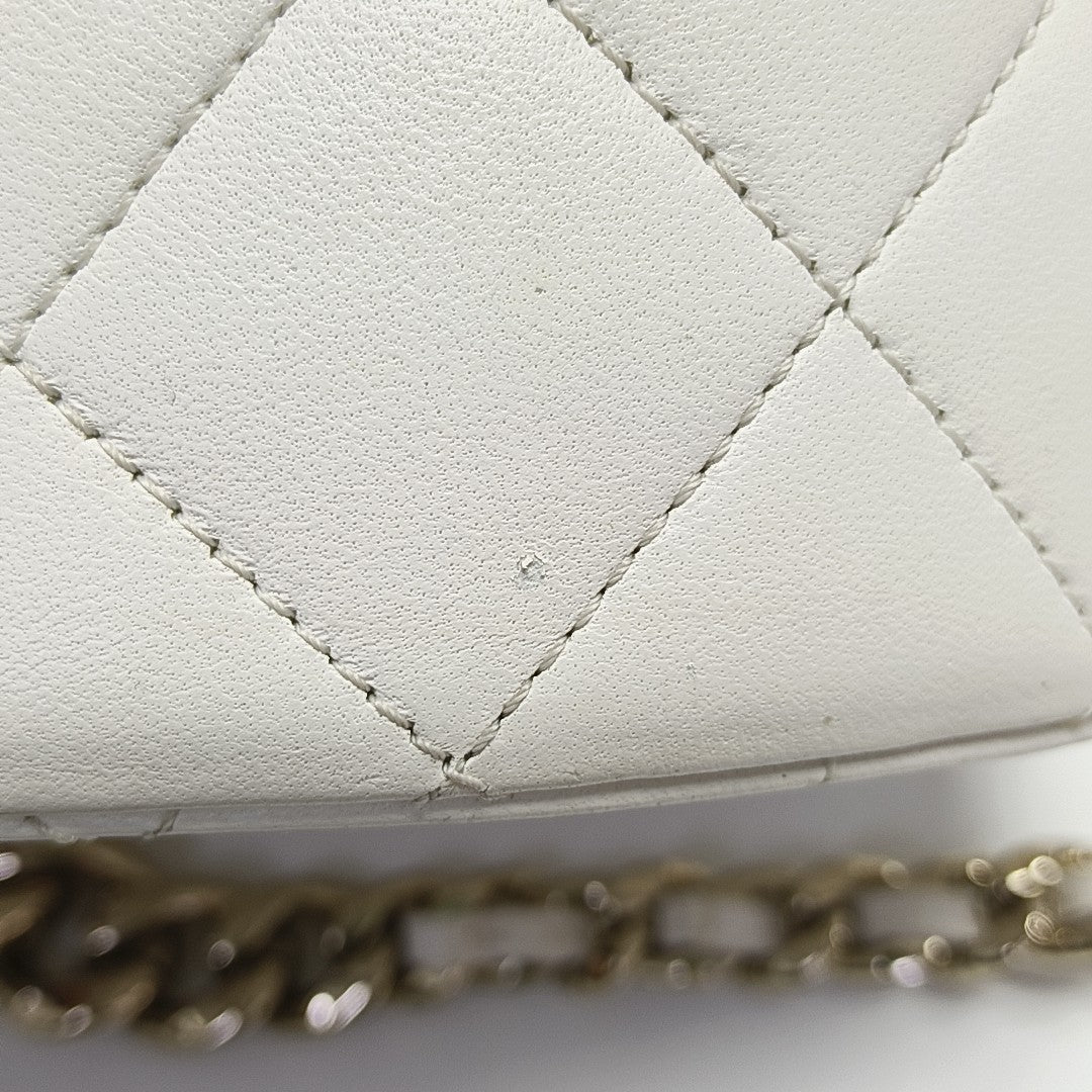 Round Vanity Quilted Lambskin White