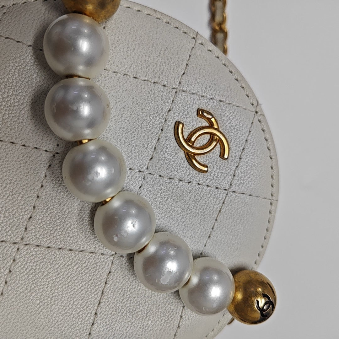 ROUND Quilted Lambskin White