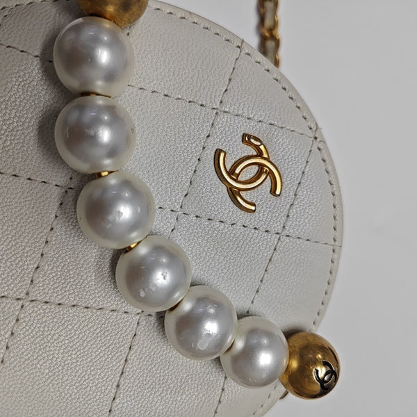 ROUND Quilted Lambskin White