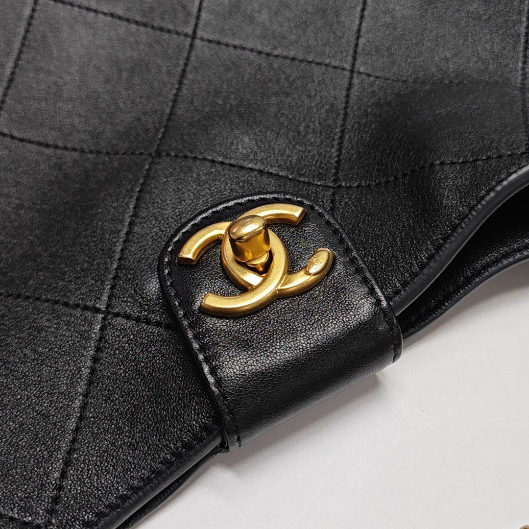 Quilted Lambskin Shoulder Bag Black