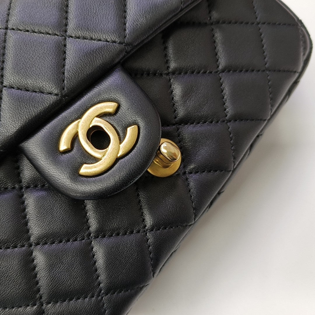 CLASSIC FLAP Mini Quilted Lambskin Black