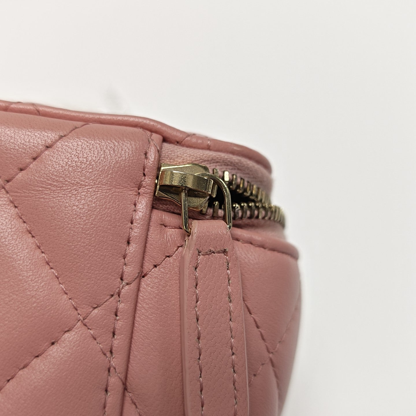 VANITY CASE Small Quilted Lambskin Pink