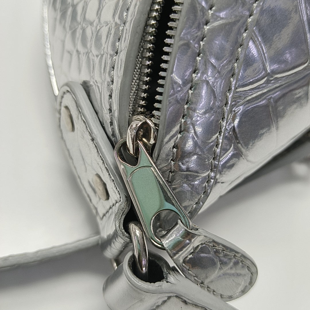 Souvenirs Leather Silver