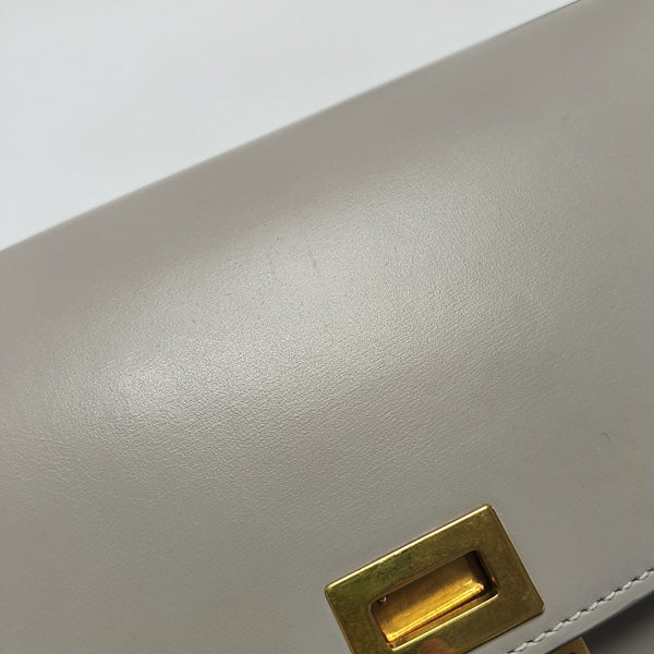CLASSIC BOX Medium Calfskin Gray
