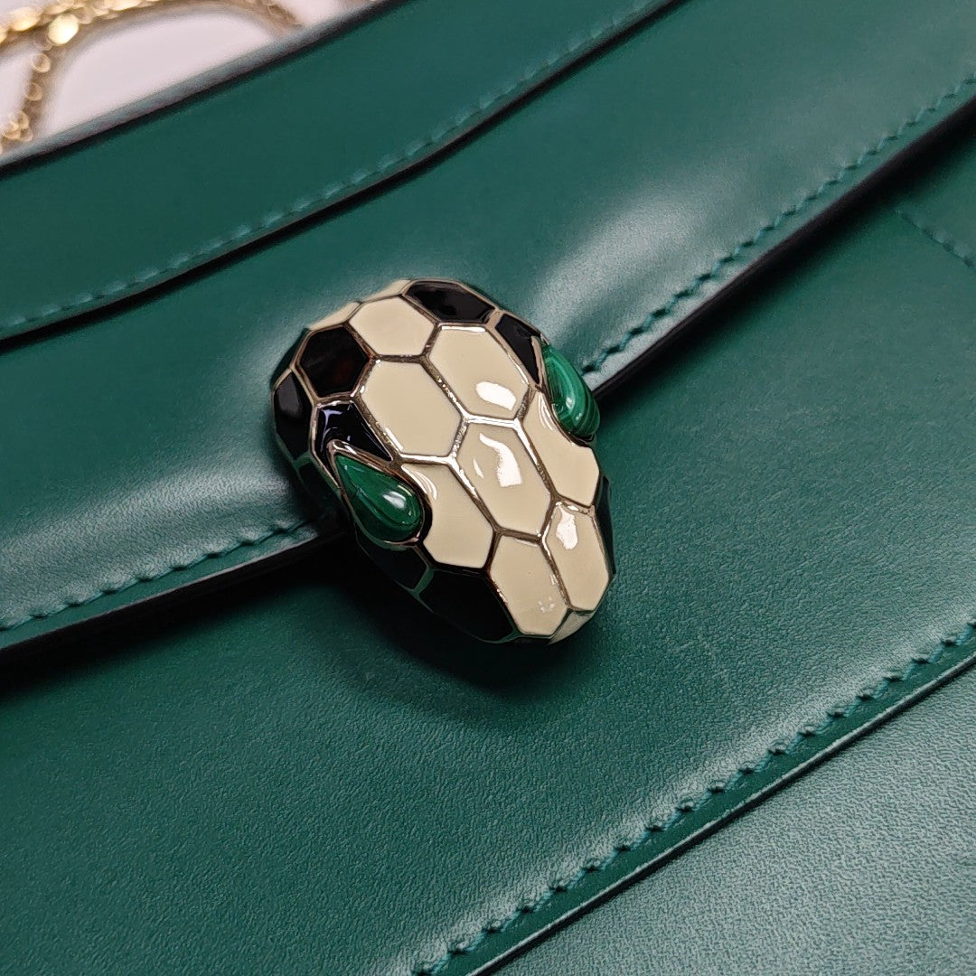 SERPENTI FOREVER Medium Calfskin Green