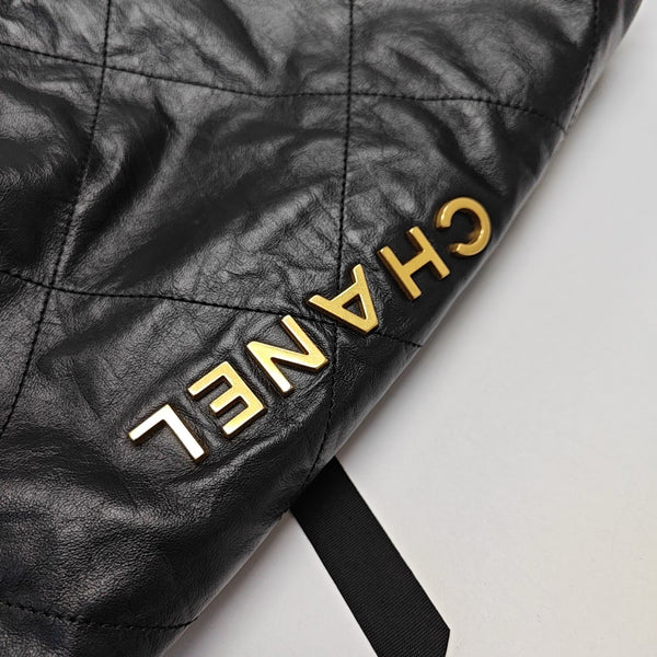 CHANEL 22 Medium Quilted Calfskin Black