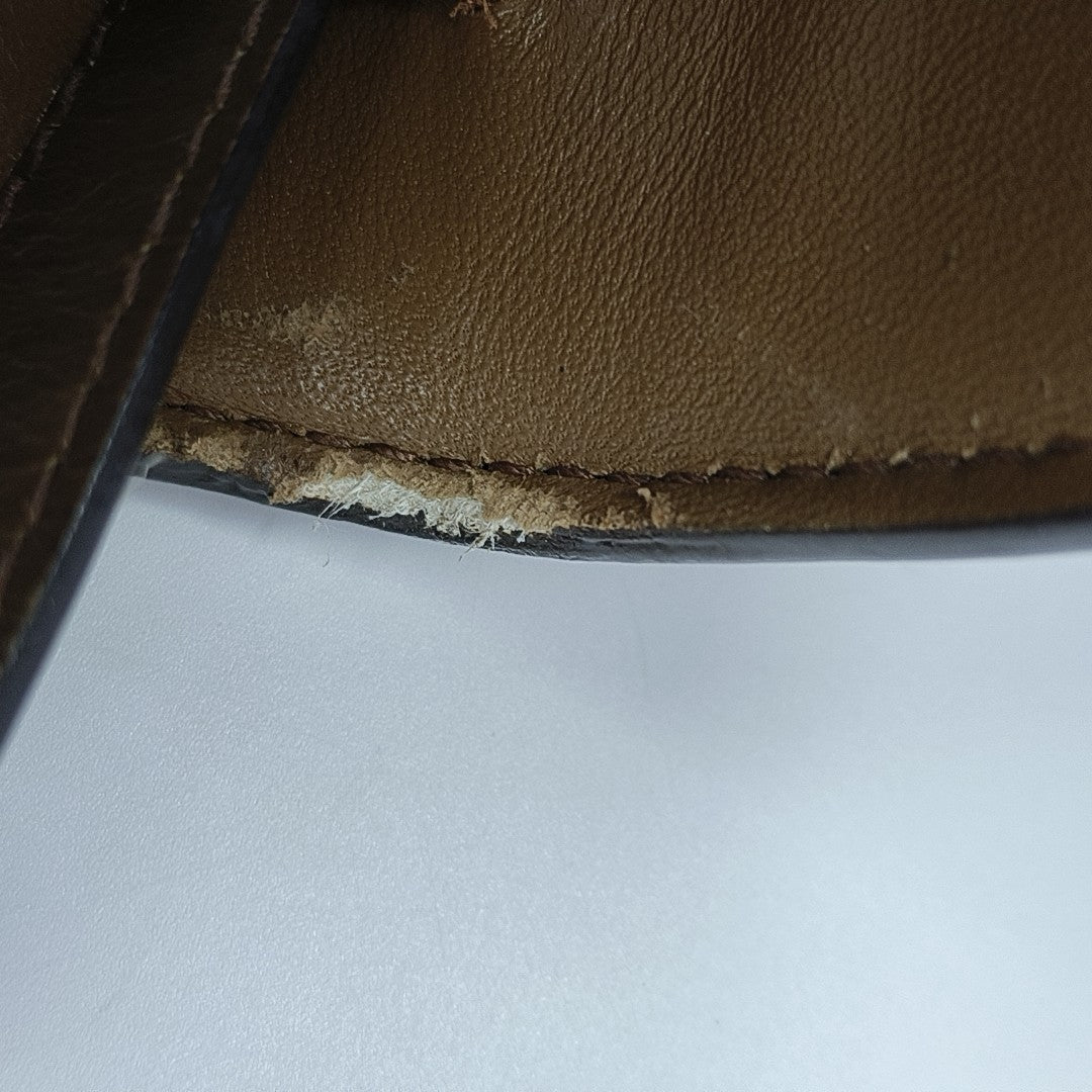 CLASSIC BOX Medium Calfskin Brown