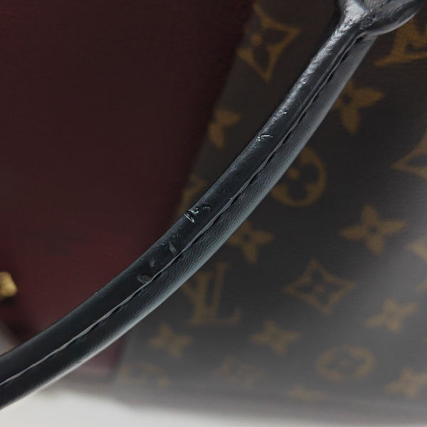 V TOTE MM Monogram Coated Canvas Multicolor