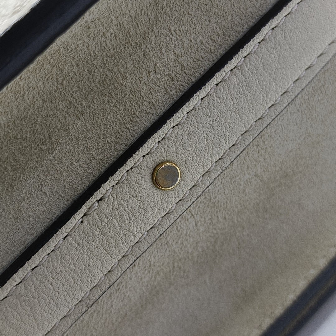Nile Medium Calfskin White