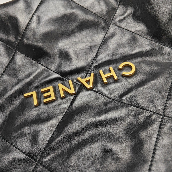 CHANEL 22 Medium Quilted Calfskin Black