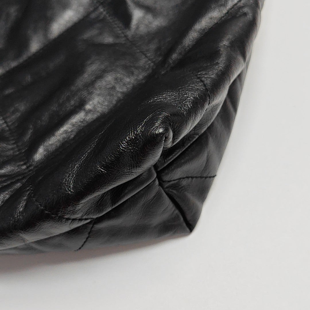 CHANEL 22 Medium Quilted Calfskin Black