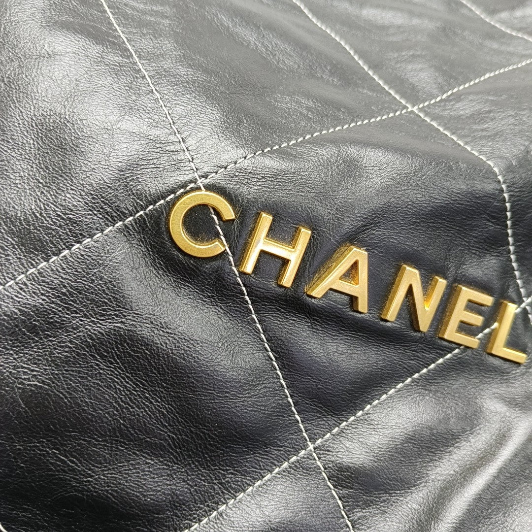 CHANEL 22 Small Quilted Calfskin Black